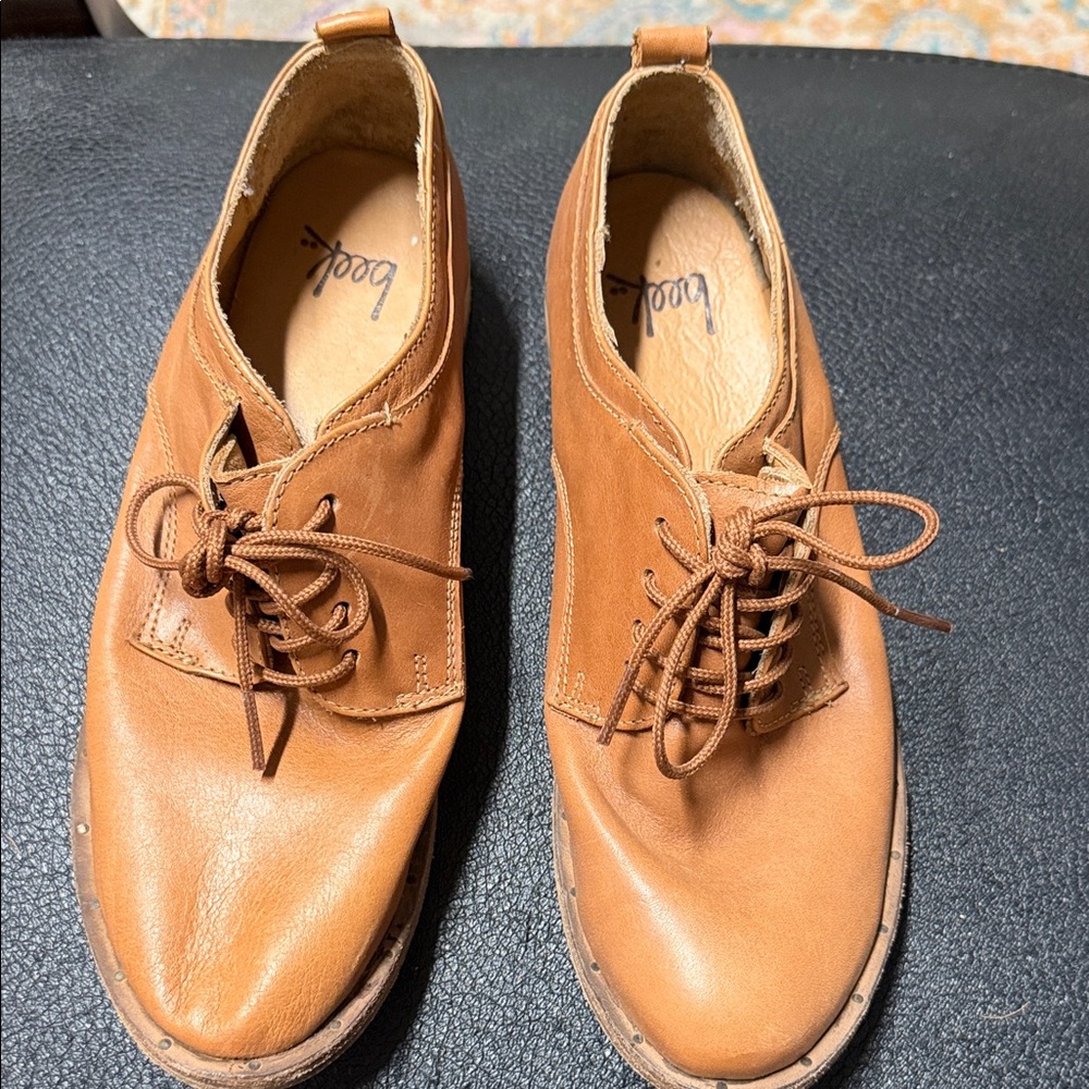Women’s  Casual Leather Lace-Up Oxfords in Tan